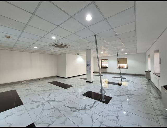100M² OFFICE TO LET IN HYDE PARK